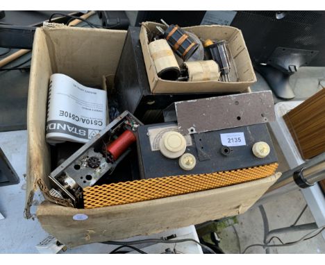 AN ASSORTMENT OF VINTAGE RADIOS AND SPARES ETC 
