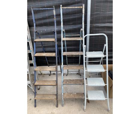 TWO FIVE RUNG TUBULAR METAL STEP LADDERS AND A FURTHER METAL THREE RUNG STEP LADDER 