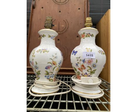A PAIR OF CERAMIC AYNSLEY TABLE LAMPS 