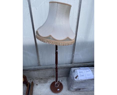 A MODERN STANDARD LAMP WITH TURNED COLUMN COMPLETE WITH SHADE 