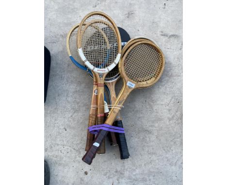 AN ASSORTMENT OF VINTAGE TENNIS RACKETS 
