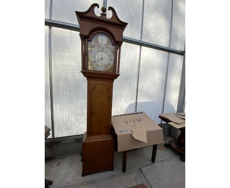 AN 18TH CENTURY OAK CASED LONGCASE CLOCK WITH ARCHED BRASS DIAL (JN. HARRISON, NEWCASTLE) WITH SWAN NECK PEDIMENT AND DENTIL 