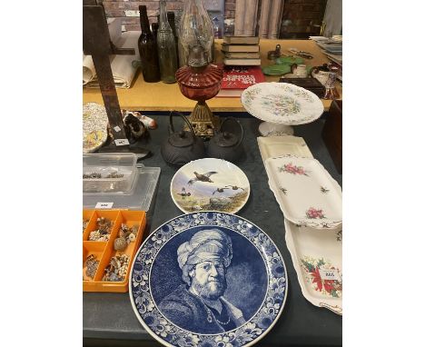 A CRANBERRY GLASS OIL LAMP, TEAPOTS AND COLLECTOR'S PLATES 