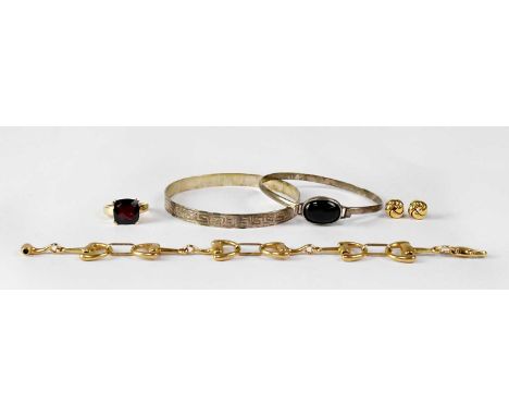 A 14ct yellow gold ring set with a red stone, size Q, approx. 5.5g, a pair of 9ct yellow gold knot stud earrings (one lacking