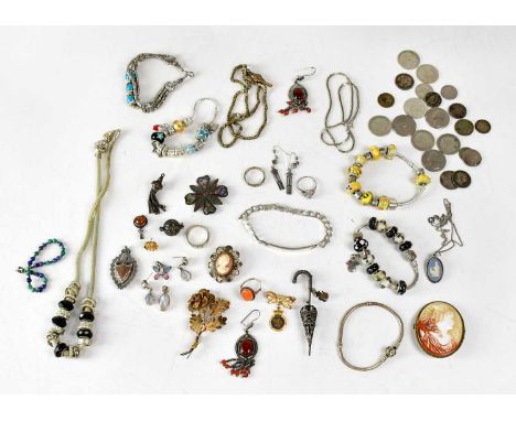 A quantity of costume jewellery, to include a silver ring set with a carnelian cabochon, a 925 silver identity bracelet, a pa