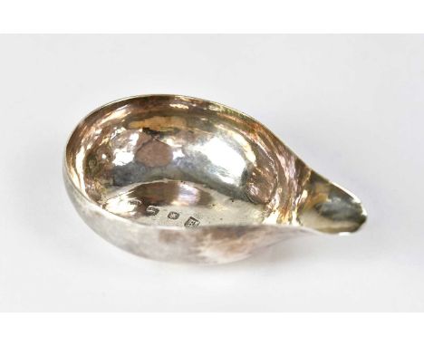 A Georgian hallmarked silver pap dish, Chester 1732, length 10.5cm, approx. 1.67ozt.Condition Report: Makers mark rubbed