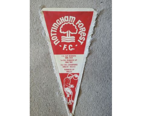 VINTAGE NOTTINGHAM FOREST PENNANT
8 x 16 Inches
Missing plastic hanging bar
