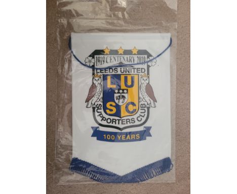 VINTAGE LEEDS UNITED PENNANT
7 x 11 Inches
