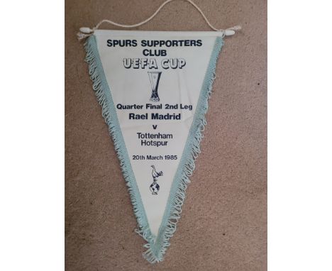 VINTAGE 1985 REAL MADRID V TOTTENHAM HOTSPUR UEFA CUP.PENNANT
9 x 13 Inches
Slight folds