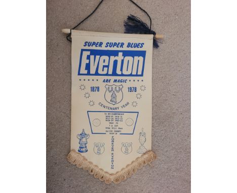 VINTAGE EVERTON PENNANT
7. x 10 Inches