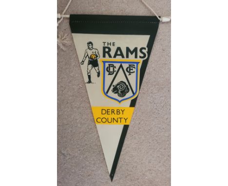 VINTAGE DERBY COUNTY PENNANT
7.5 x 11 Inches
Small pin hole on bottom tip