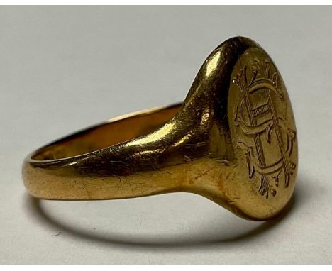 A George V 18ct gold signet ring, monogrammed SH, size R, Birmingham 1918, 6.98g 