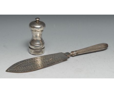 An Elizabeth II silver pepper grinder, 10.5cm high, London 1990; a George III Old Sheffield Plate fish slice, 31.5cm long, c.