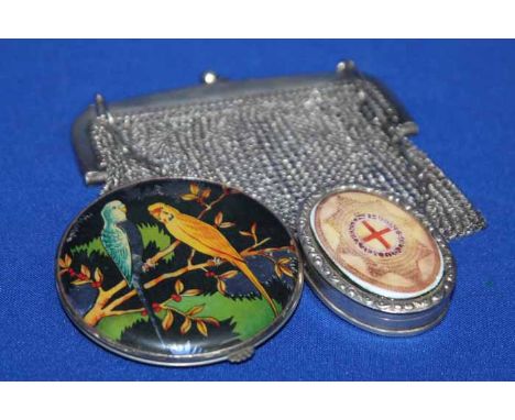 EARLY 20TH CENTURY CONTINENTAL SILVER LINK PURSE
together with a white metal trinket box, lid with enamel plaque of the star 