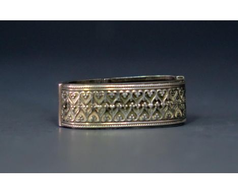A Victorian silver scarf clip, maker James Fenton &amp; Co, Birmingham, 1885, of oval form with hinged spring, 3cm long, 5gms