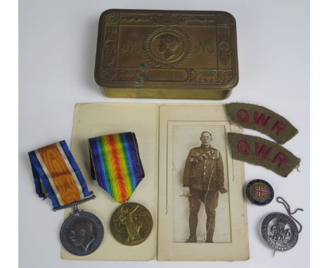A World War One pair to 551661. Pte. G.F.Reason. 16-Lond-R, War and Victory Medals, Services Rendered badge, No B84800. Comra