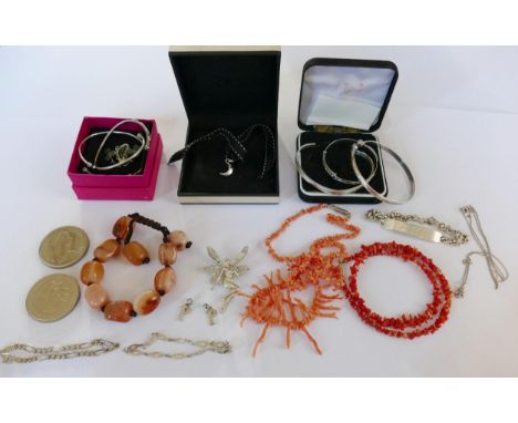 A Selection of Silver Jewellery including a LINKS 'Reach For The Moon' Charm, silver bangles, agate jewellery, coral, commemo