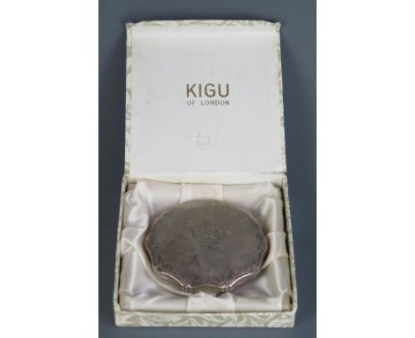 An Elizabeth II silver compact, maker Kigu Ltd, London, 1972, contained in its original card box.