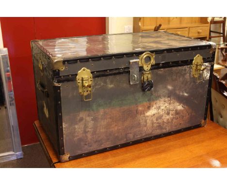 Mossman travelling trunk