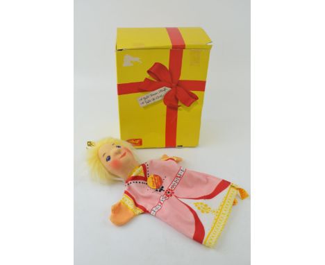 Vintage Boxed Steiff German made 034 Queen Hand Puppet. 31cm.  In good original condition.