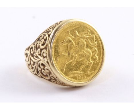 A 9ct gold 1974 Elizabeth II half sovereign ring, hallmarked to inside shank, approx 12g. CONDITION REPORT Scratches to the c