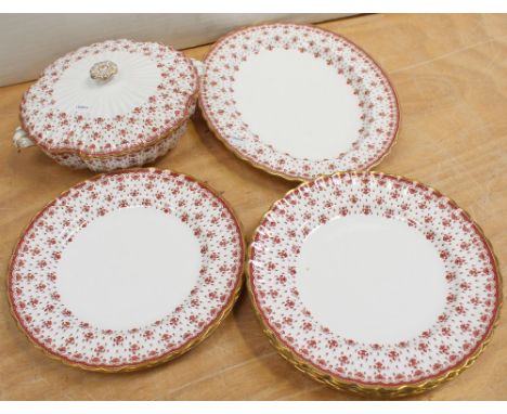 A Spode Fleur De Lys red pattern meat plate, width 37cm, tureen and six matching dinner plates (8).