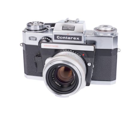 1970-72, chrome, serial no. G36981, with Carl Zeiss Planar 50mm f/2 lens, chrome, serial no. 2370856, body, G, shutter not te