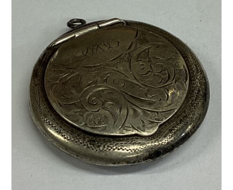 A heavy engine turned silver lady's compact. Birmingham 1946. Approx. 13 grams. Est. £20 - £30.