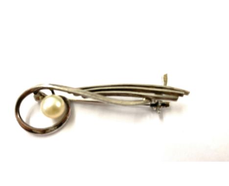 Silver Mikimoto pearl brooch 