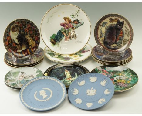 A group of Danbury Mint Cats Around the World collector's plates, by Lesley Anne Ivory, 1993, together with a Wedgwood blue J