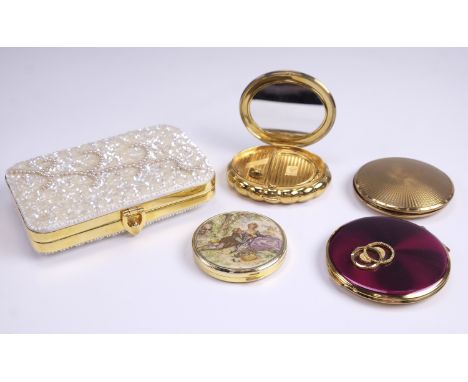 Two Kigu and two other powder compacts together with a vintage bead-work purse