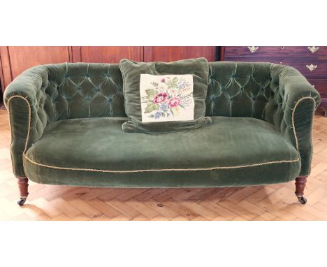 A late 19th / early 20th Century upholstered mahogany button back settee, 162 x 74 x 64 cm