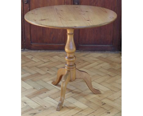 A late 20th Century pine snap top tripod table, 75.5 x 74 cm