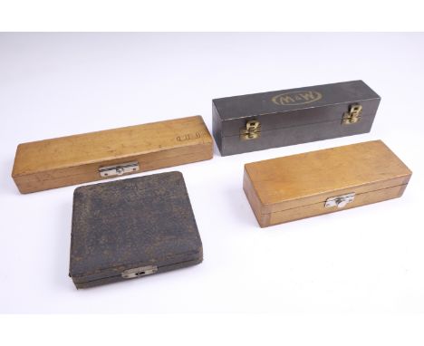 A cased Moore &amp; Wright engineer's level, a vintage double vernier gauge by Brown &amp; Sharpe Mfg Co, USA, a set of three
