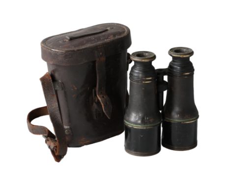 WW1 BINOCULARS BY COLMONT, PARIS. A set of First World War period field glasses by Colmont, Paris, held in fitted leather cas