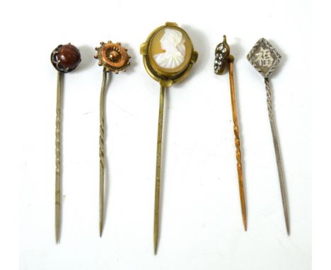 Five various gold and silver stick pins (5).