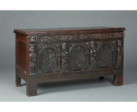A FINE AND RARE ELIZABETHAN OAK COFFER, BECKHAM WORKSHOP, SALISBURY, CIRCA 1580-1600. The twin plank moulded lid above a top 