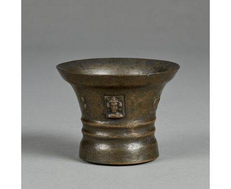 A DOCUMENTED AND PROVENANCED LATE ELIZABETHAN / JAMES I LEAD BRONZE MORTAR, NOTTINGHAM FOUNDRY, INITIALLED R M, CIRCA 1600–16