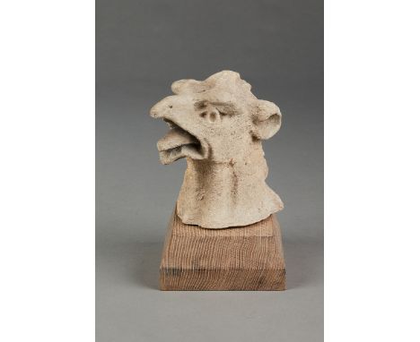 A RARE MEDIEVAL 15TH CENTURY OOLITIC FOSSIL LIMESTONE GRIFFIN HEAD, ENGLISH, CIRCA 1400-1450. The scaled head and neck with s