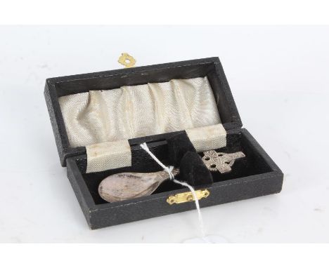 Elizabeth II Scottish silver caddy spoon, Glasgow 1959, maker Robert Allison &amp; Son, with Celtic cross form handle and bea
