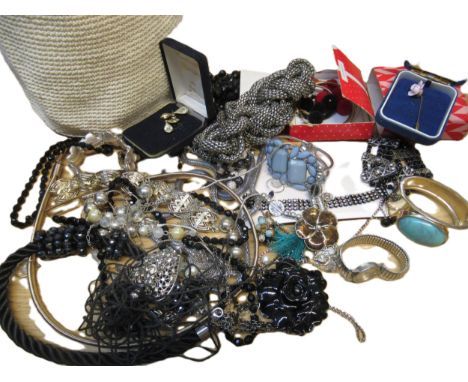 Small collection of vintage and modern wristwatches and a costume necklace 