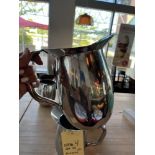 LOT: (7) Pichets en Acier Inox.