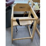 LOT: (3) Chaises-Hautes en Bois, pour Bébés