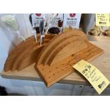 LOT: (2) Présentoirs à Sucons, en Bois Troué
