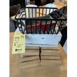 Boite en Bois, avec (6) Supports à Menus