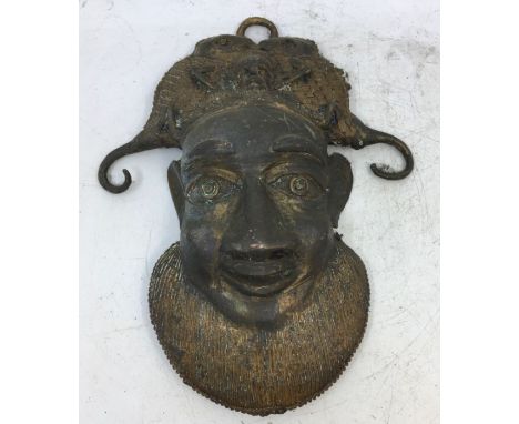 An Indian bronze wall hanging mask. H:20cm