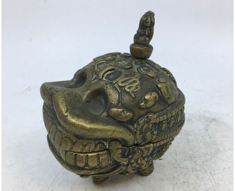An Indian bronze lidded pot with three support. H:12cm