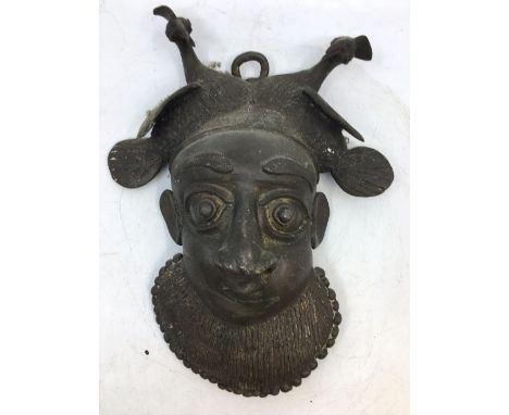 An Indian bronze mask. H:21cm