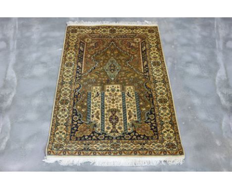 A PAK PERSIAN TREE OF LIFE WOOL RUG (156 x 96cm)
Hand knotted wool with a tree of life design, floral motifs, and a rich pale