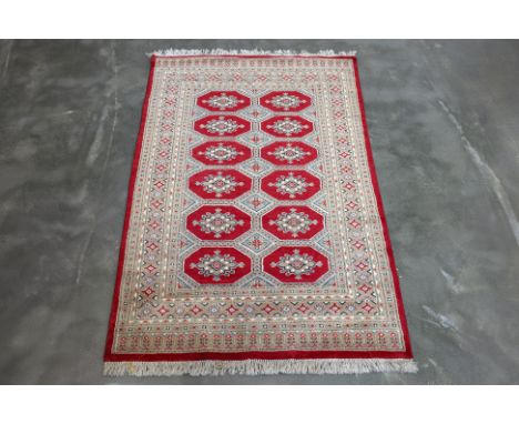 A KASHMIRI SILK AND WOOL SAROUK RUG (185 x 122cm)
Hand knotted silk and wool, the cream field with two rows of octagonal guls
